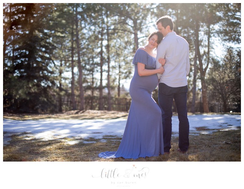 husband and wife, expecting, baby bump, blue, outdoors, maternity 